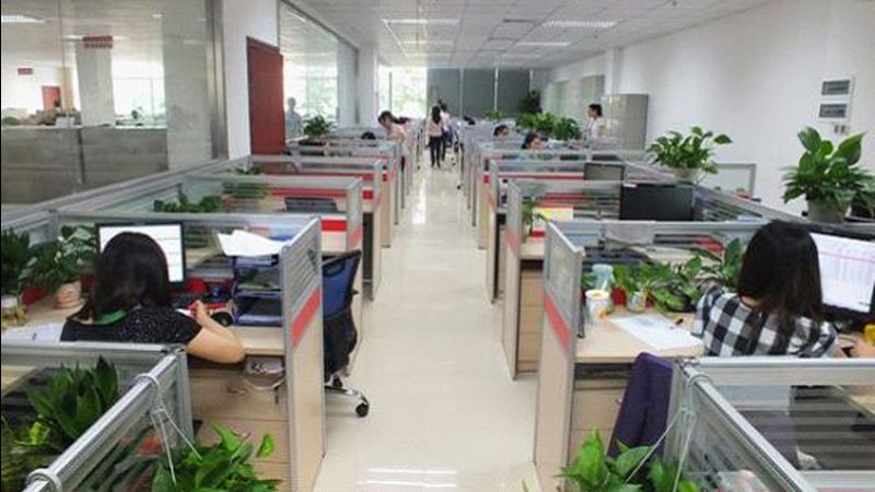 以下是一些适合不同年龄段孩子的编程教材推荐：