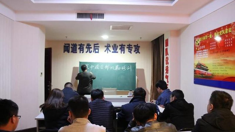 小标题：了解技能培训背景，把握行业趋势
